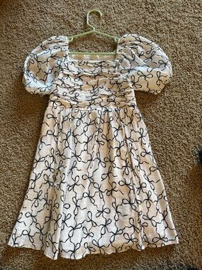 abercrombie kids White Dress with Black Bow Print and Puff Sleeves size 7/8